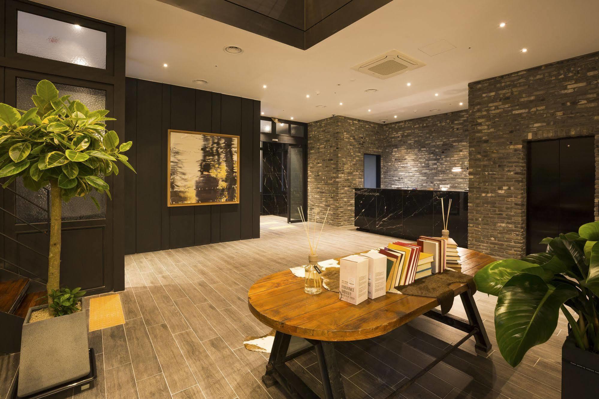Trang Blue Hotel Seoul Exterior photo