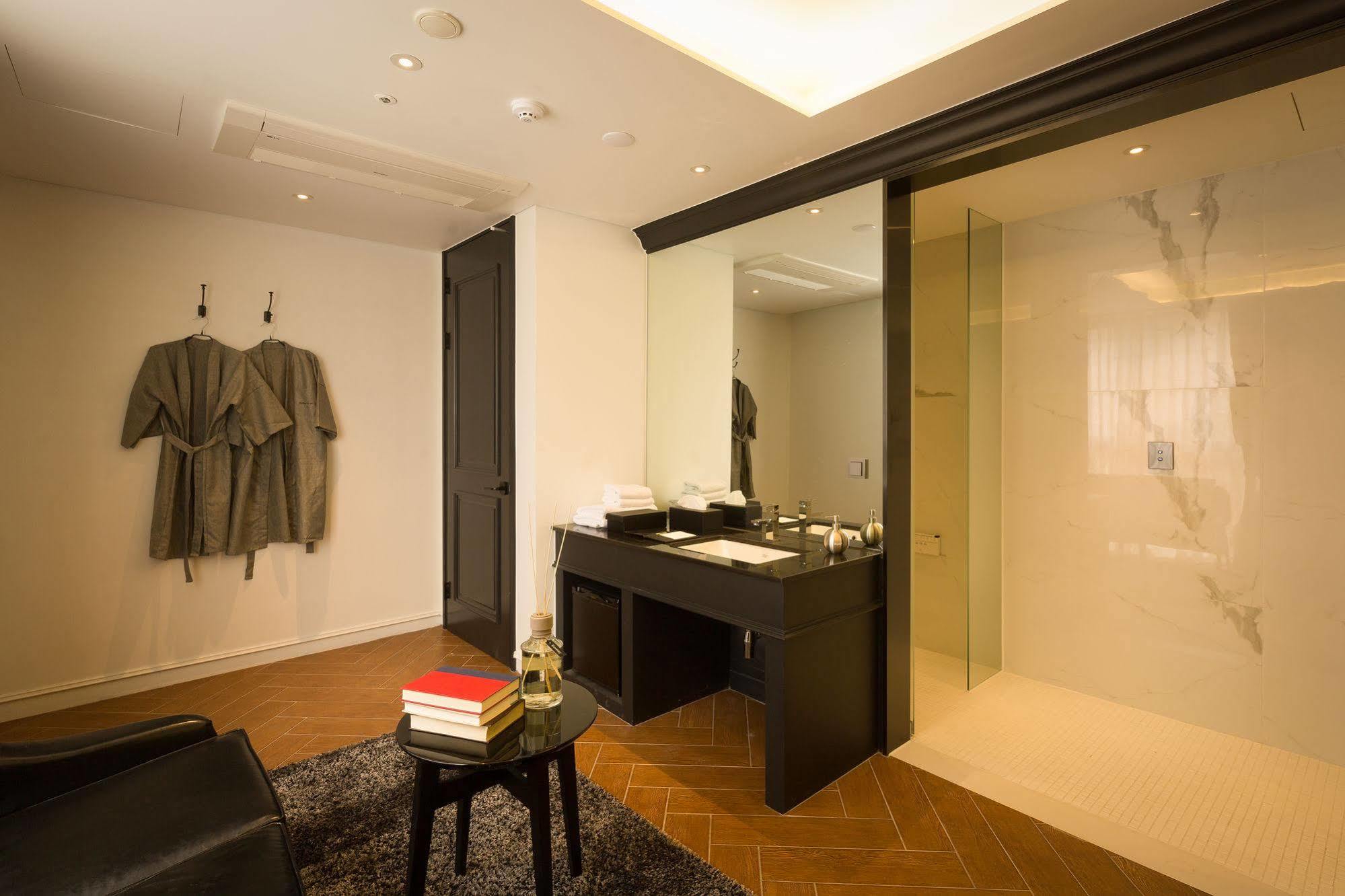 Trang Blue Hotel Seoul Exterior photo
