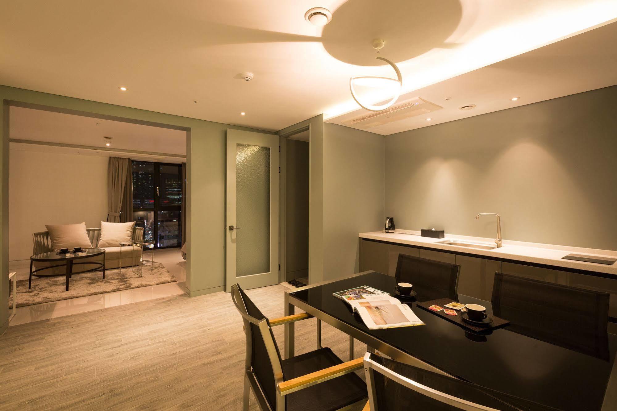 Trang Blue Hotel Seoul Exterior photo